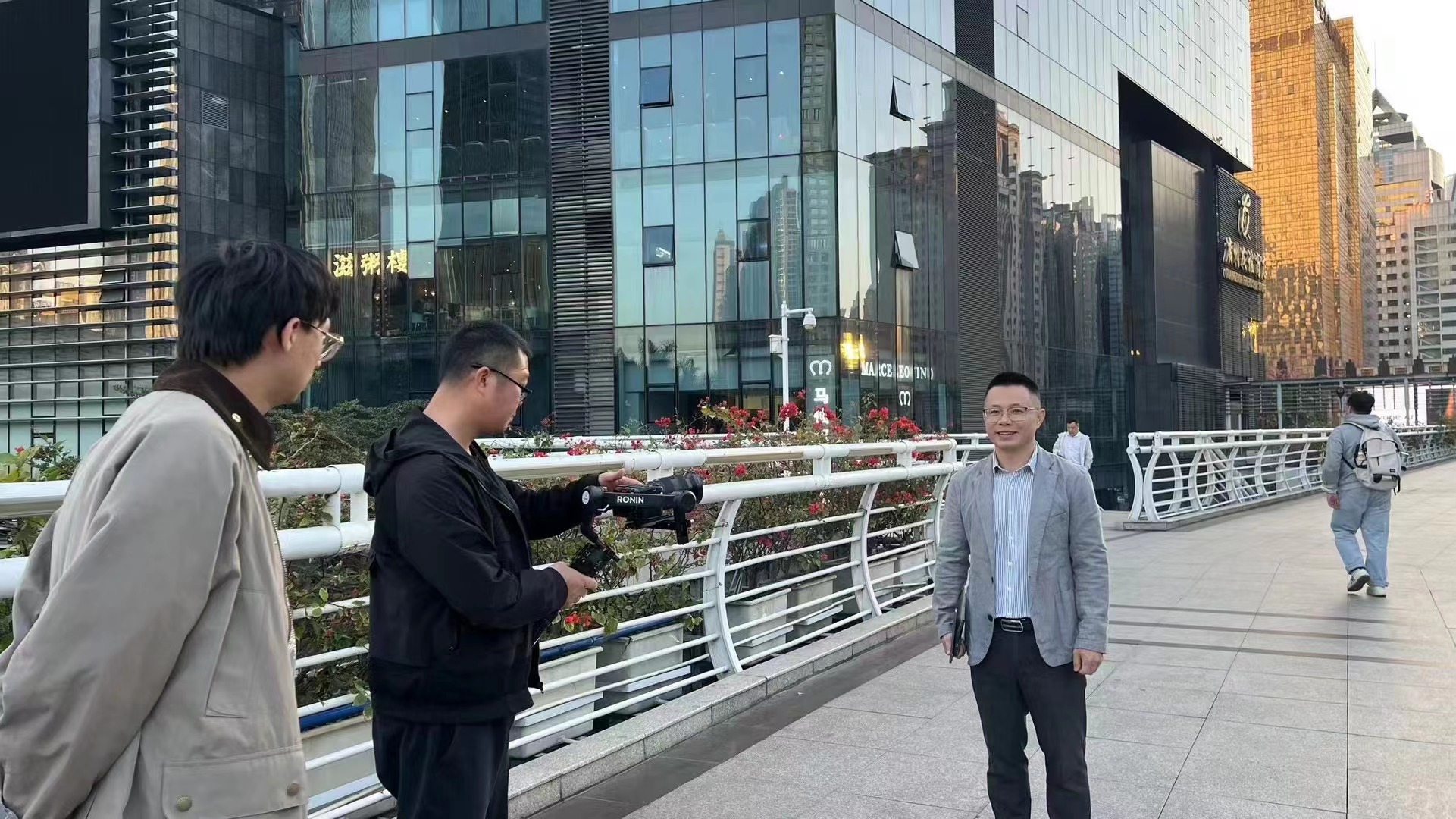 天南海北，順動(dòng)廣告拍攝老百姓創(chuàng)業(yè)故事 