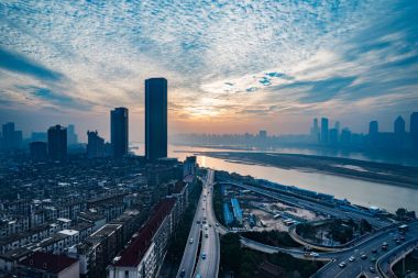 上海企業(yè)宣傳片采用航拍時需要注意什么